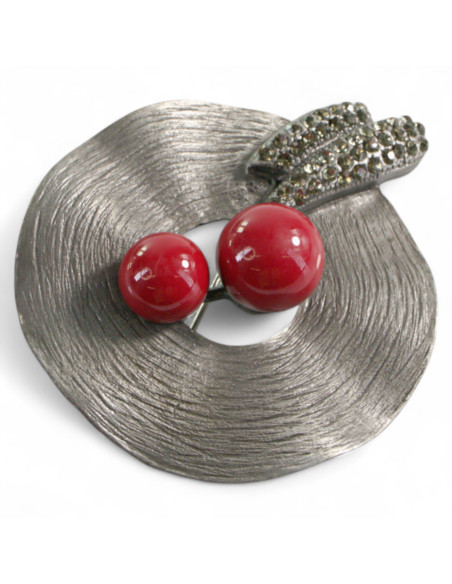 BROSZKA BROSZA GALERYJNA ROZETA Z CZERWONĄ PERŁĄ  Lolita Accessories