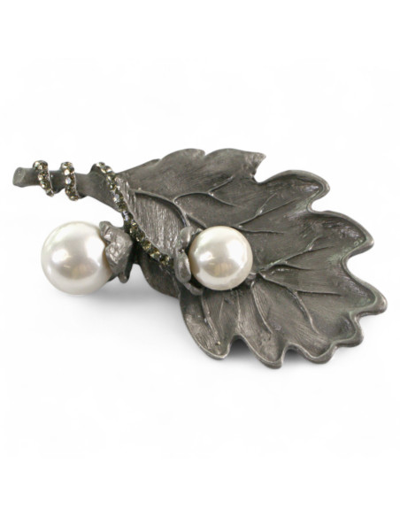 BROSZKA BROSZA GRAFITOWY LIŚĆ DĘBU Z PERŁĄ LOLITA AKCESORIA