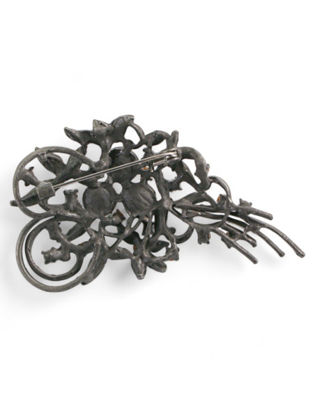 BROSZKA BROSZA GALERYJNA WIĄZANKA Z RÓŻOWYMI KORALIKAMI LOLITA AKCESORIA