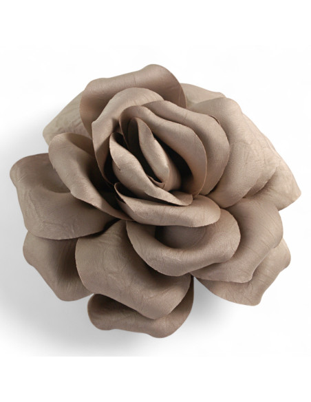 KWIAT Z MATERIAŁU RÓŻA BROSZKA PRZYPINKA LOLITA AKCESORIA 15 CM BEŻOWY