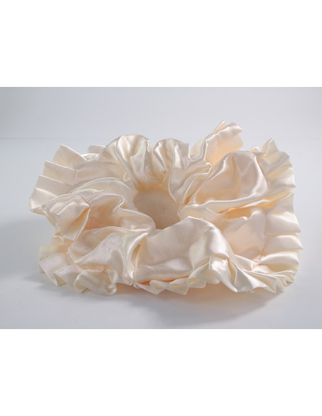 Gumka do włosów Scrunchie WIECZOROWA SATYNA LOLITA AKCESORIA  ECRU 18 cm