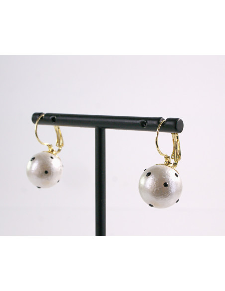 Kolczyki WISZĄCE PERŁY W KROPKI  LOLITA AKCESORIA srebrny sztyft 925