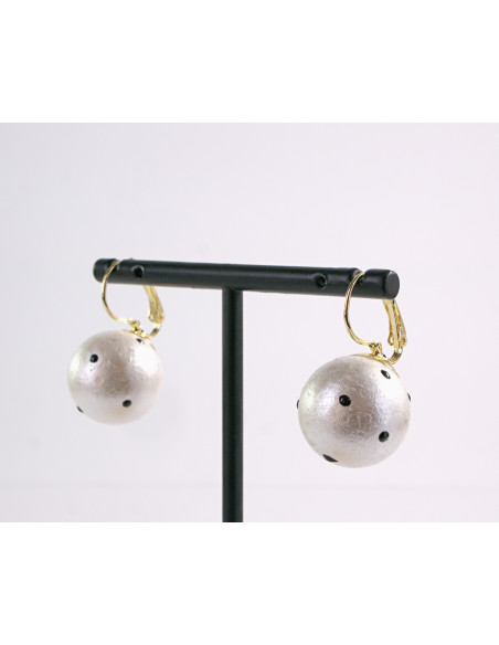 Kolczyki WISZĄCE PERŁY W KROPKI  LOLITA AKCESORIA srebrny sztyft 925