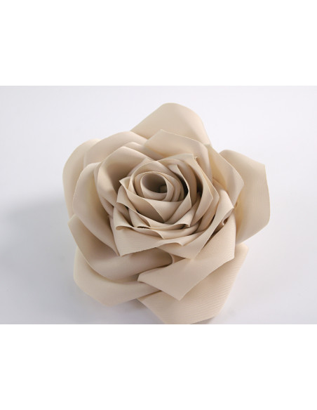 KWIAT Z MATERIAŁU BROSZKA PRZYPINKA LOLITA AKCESORIA RÓŻA 12 cm jasny beż