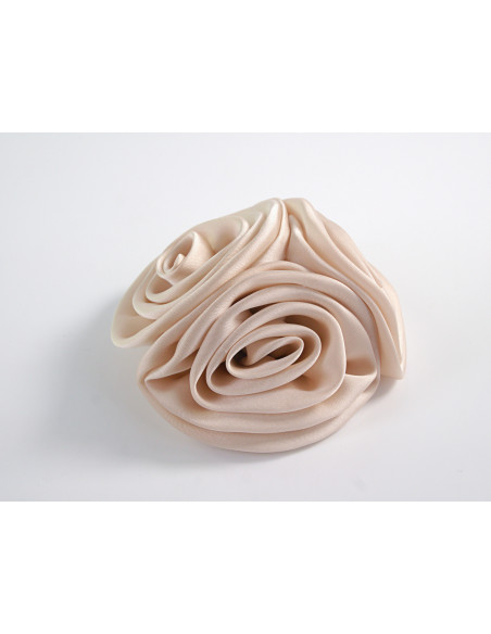 KWIAT Z MATERIAŁU BROSZKA PRZYPINKA LOLITA AKCESORIA POTRÓJNA RÓŻA 11 cm