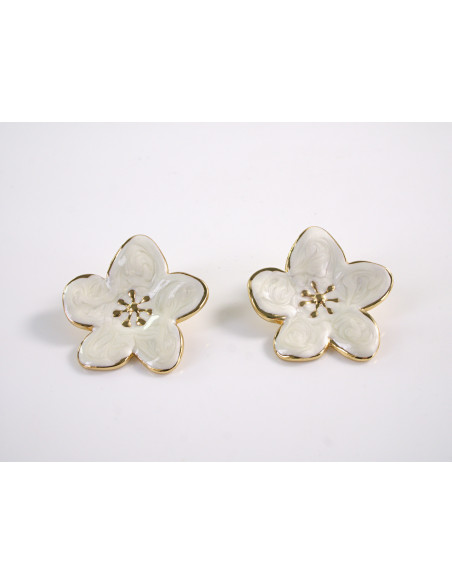 Kolczyki BIAŁY ECRU KWIATY KWIATKI STAL CHIRURGICZNA  LOLITA AKCESORIA 3 cm