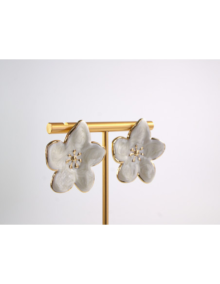 Kolczyki BIAŁY ECRU KWIATY KWIATKI STAL CHIRURGICZNA  LOLITA AKCESORIA 3 cm