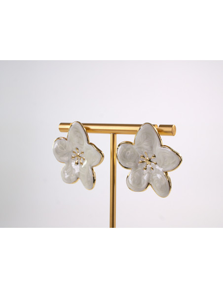 Kolczyki BIAŁY ECRU KWIATY KWIATKI STAL CHIRURGICZNA  LOLITA AKCESORIA 3 cm