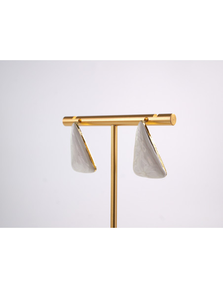 Kolczyki BIAŁY ECRU TRÓJKĄT TRÓJKĄTY  STAL CHIRURGICZNA  LOLITA AKCESORIA