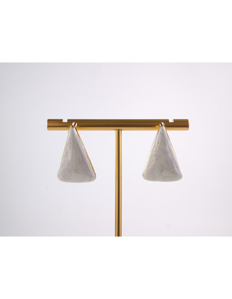 Kolczyki BIAŁY ECRU TRÓJKĄT TRÓJKĄTY  STAL CHIRURGICZNA  LOLITA AKCESORIA