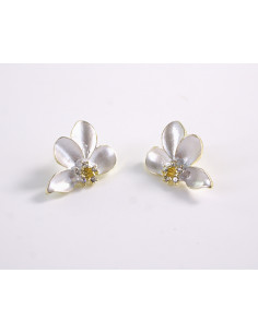 Kolczyki  KWIATKI Z PERŁĄ LOLITA AKCESORIA srebrny sztyft...
