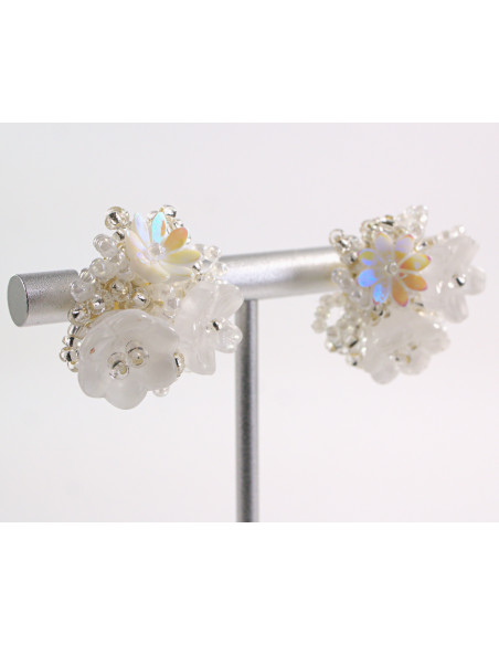 Kolczyki białe KWIATKI KWIATUSZKI LOLITA AKCESORIA srebrny sztyft 925