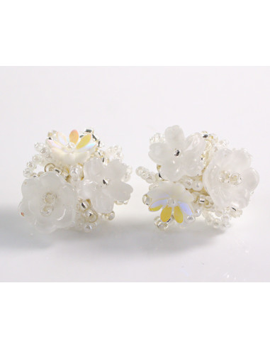 Kolczyki białe KWIATKI KWIATUSZKI LOLITA...