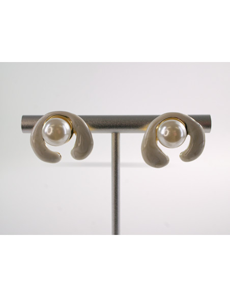 Kolczyki BIAŁE ZAWIJASY Z PERŁĄ LOLITA AKCESORIA STAL CHIRURGICZNA