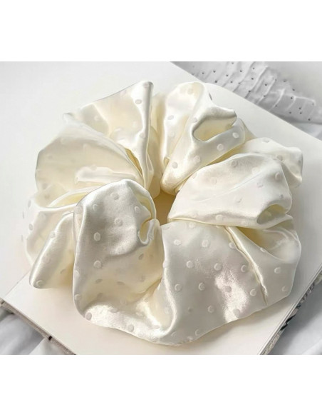 GUMKA DUŻA SCRUNCHIE SATYNOWA  XXXL SATYNA ŚR.18 CM BIAŁY ECRU KROPKI