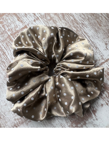 GUMKA DUŻA SCRUNCHIE SATYNOWA MEGA XXXL SATYNA ŚR.18 CM BRĄZOWY KROPKI