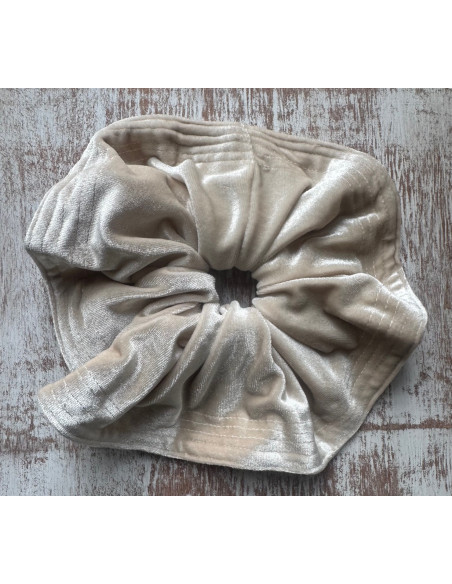 GUMKA DUŻA SCRUNCHIE AKSAMITNA LAMÓWKA MEGA XXXL ECRU ŚR. 20 CM