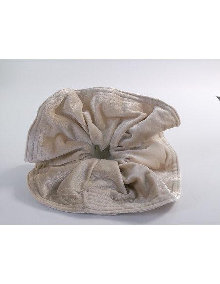 GUMKA DUŻA SCRUNCHIE AKSAMITNA LAMÓWKA MEGA XXXL ECRU ŚR. 20 CM