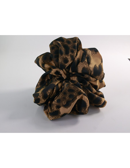 GUMKA DUŻA SCRUNCHIE W PANTERKĘ MEGA XXXL  ŚR. 18 CM BRĄZOWA W CĘTKI