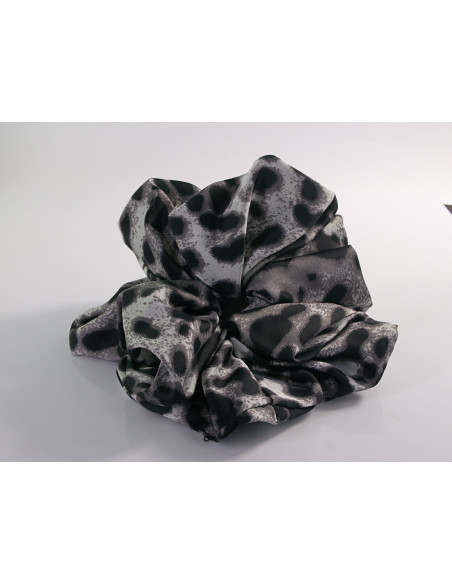 GUMKA DUŻA SCRUNCHIE W PANTERKĘ MEGA XXXL  ŚR. 18 CM CZARNY W CĘTKI