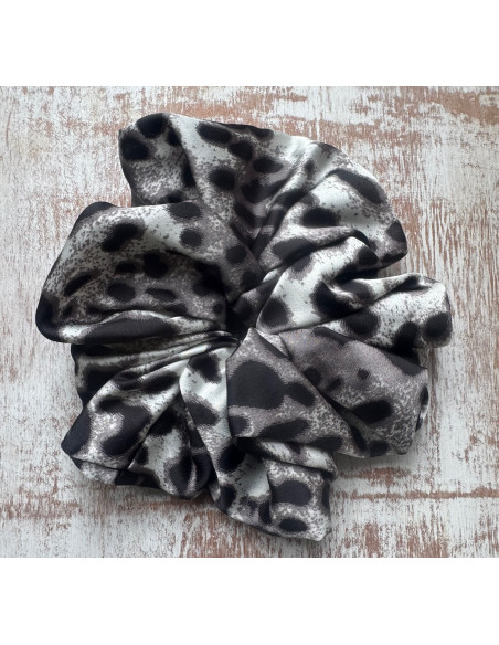 GUMKA DUŻA SCRUNCHIE W PANTERKĘ MEGA XXXL  ŚR. 18 CM CZARNY W CĘTKI