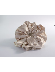 GUMKA DUŻA SCRUNCHIE  DELIKATNA SATYNA ŚR. 16 CM ECRU 2