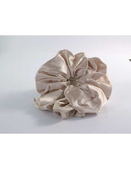 GUMKA DUŻA SCRUNCHIE  DELIKATNA SATYNA ŚR. 16 CM ECRU
