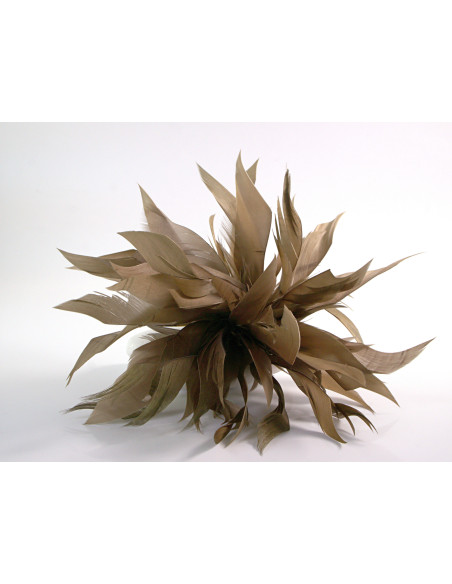 KWIAT Z PIÓR BROSZKA PRZYPINKA LOLITA AKCESORIA 14 cm JASNY BRĄZ