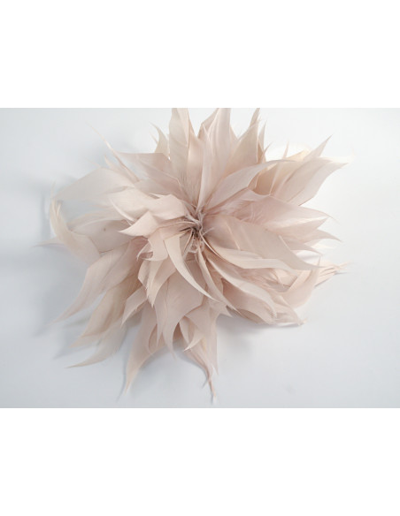 KWIAT Z PIÓR BROSZKA PRZYPINKA LOLITA AKCESORIA 14 cm BLADY PUDROWY RÓŻ