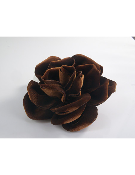 KWIAT Z MATERIAŁU BROSZKA RÓŻA Z WELURU LOLITA AKCESORIA 12 CM BRĄZOWY