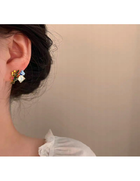 KOLCZYKI ASYMETRYCZNE KWIATKI Lolita AKCESORIA srebrny sztyft 925