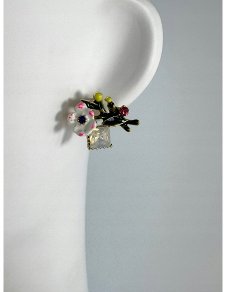 KOLCZYKI ASYMETRYCZNE KWIATKI Lolita AKCESORIA srebrny sztyft 925