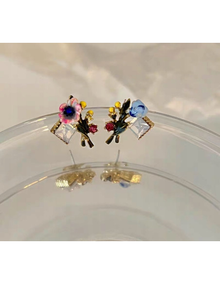 KOLCZYKI ASYMETRYCZNE KWIATKI Lolita AKCESORIA srebrny sztyft 925