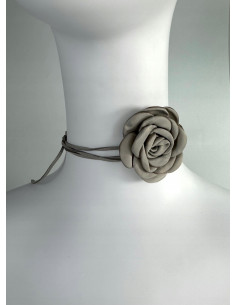 Naszyjnik z kwiatkiem CHOKER BOHO wiązany na rzemyku na... 2