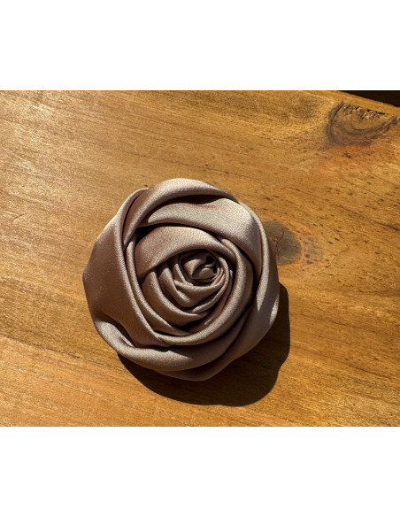 KWIAT RÓŻA Z MATERIAŁU BROSZKA PRZYPINKA PREZENT LOLITA ACCCESSORIES 4 CM